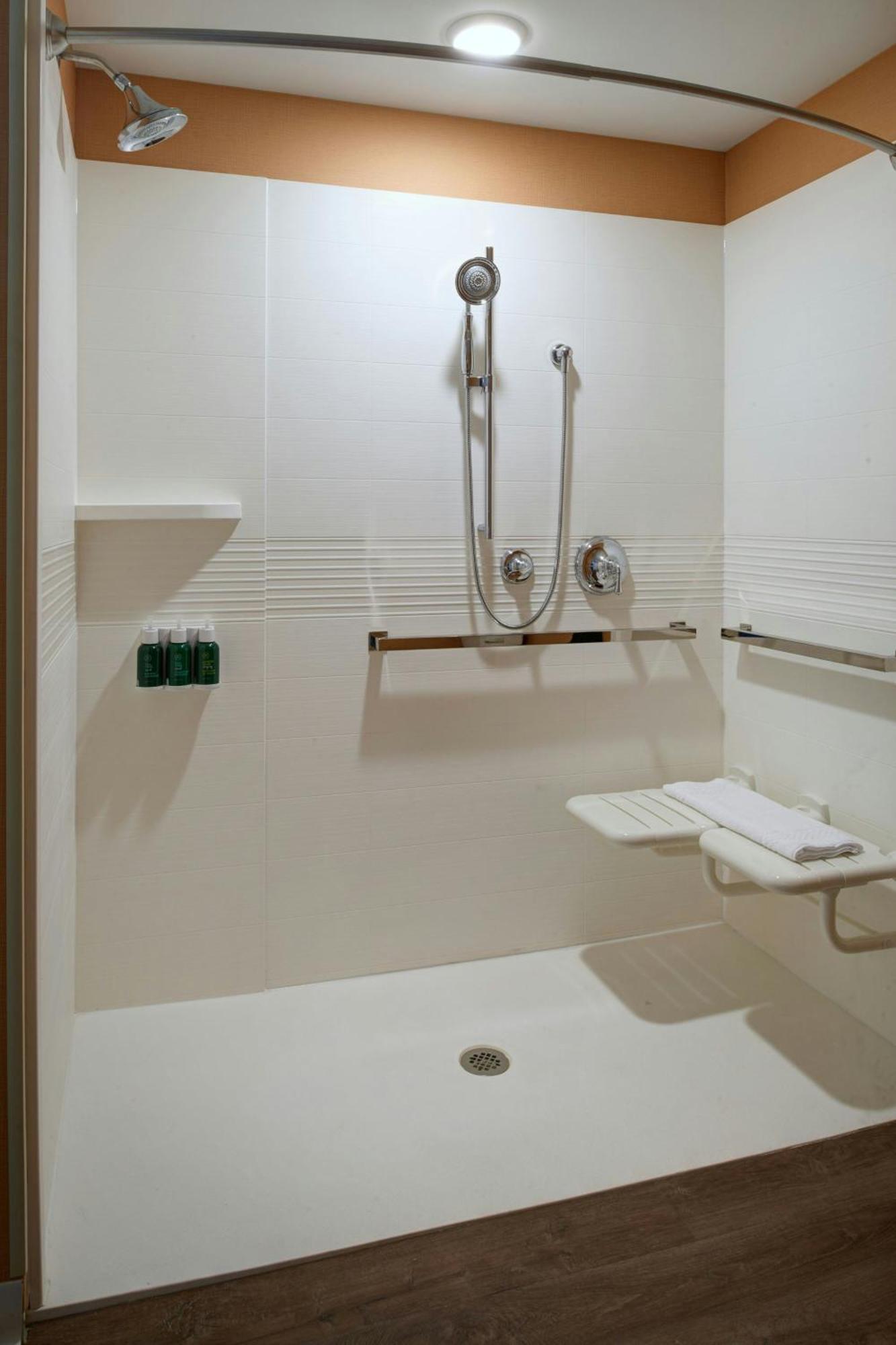 Towneplace Suites By Marriott Grand Rapids Airport Каскейд Экстерьер фото