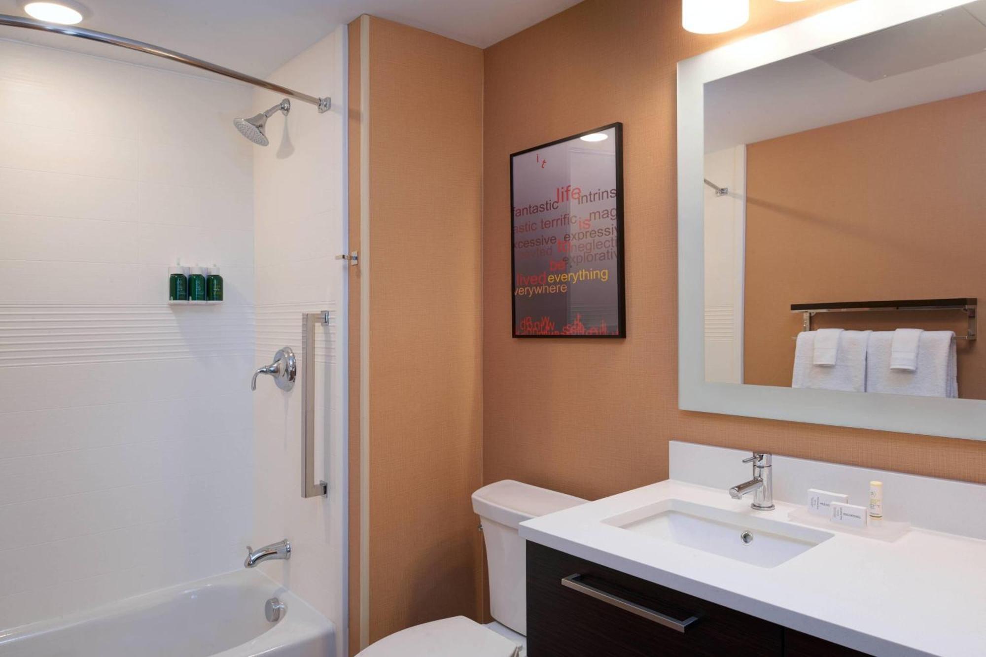 Towneplace Suites By Marriott Grand Rapids Airport Каскейд Экстерьер фото