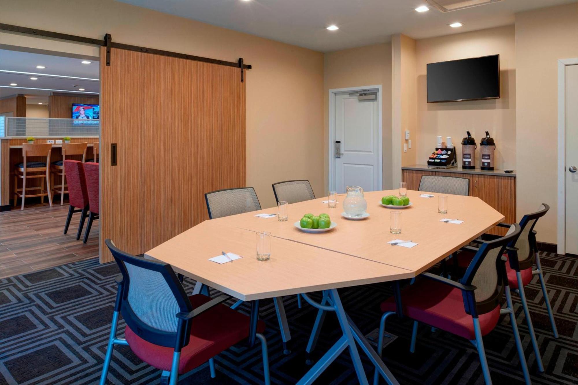 Towneplace Suites By Marriott Grand Rapids Airport Каскейд Экстерьер фото
