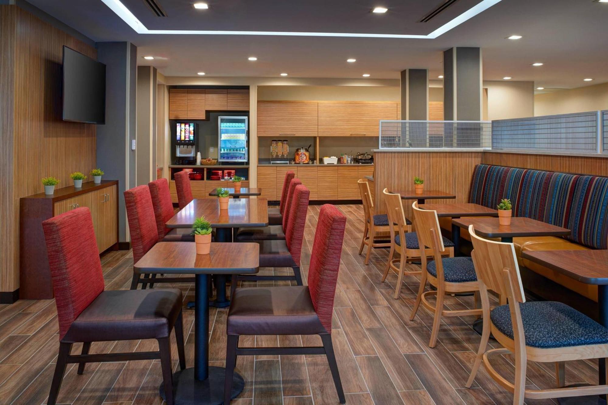 Towneplace Suites By Marriott Grand Rapids Airport Каскейд Экстерьер фото