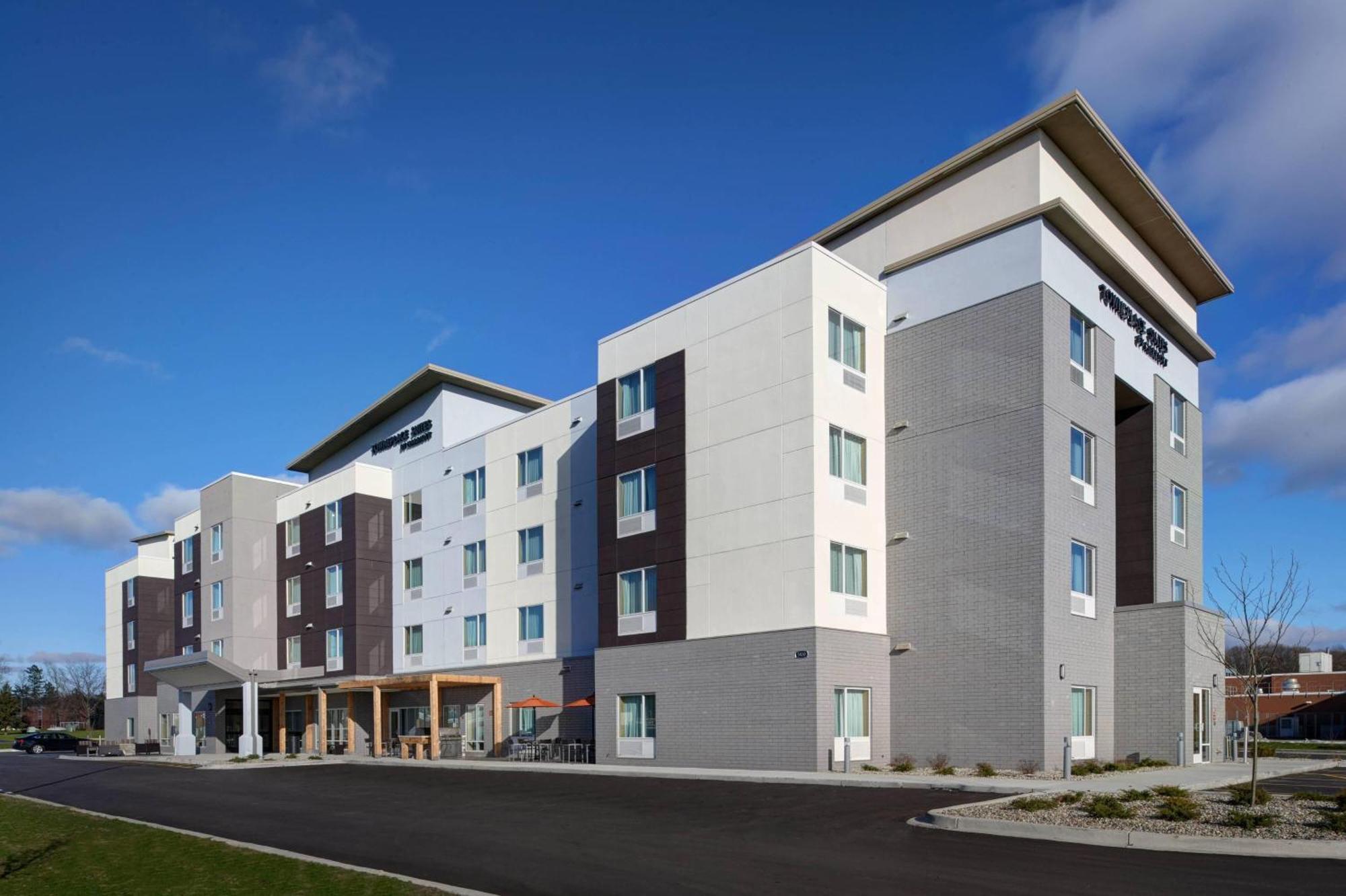Towneplace Suites By Marriott Grand Rapids Airport Каскейд Экстерьер фото